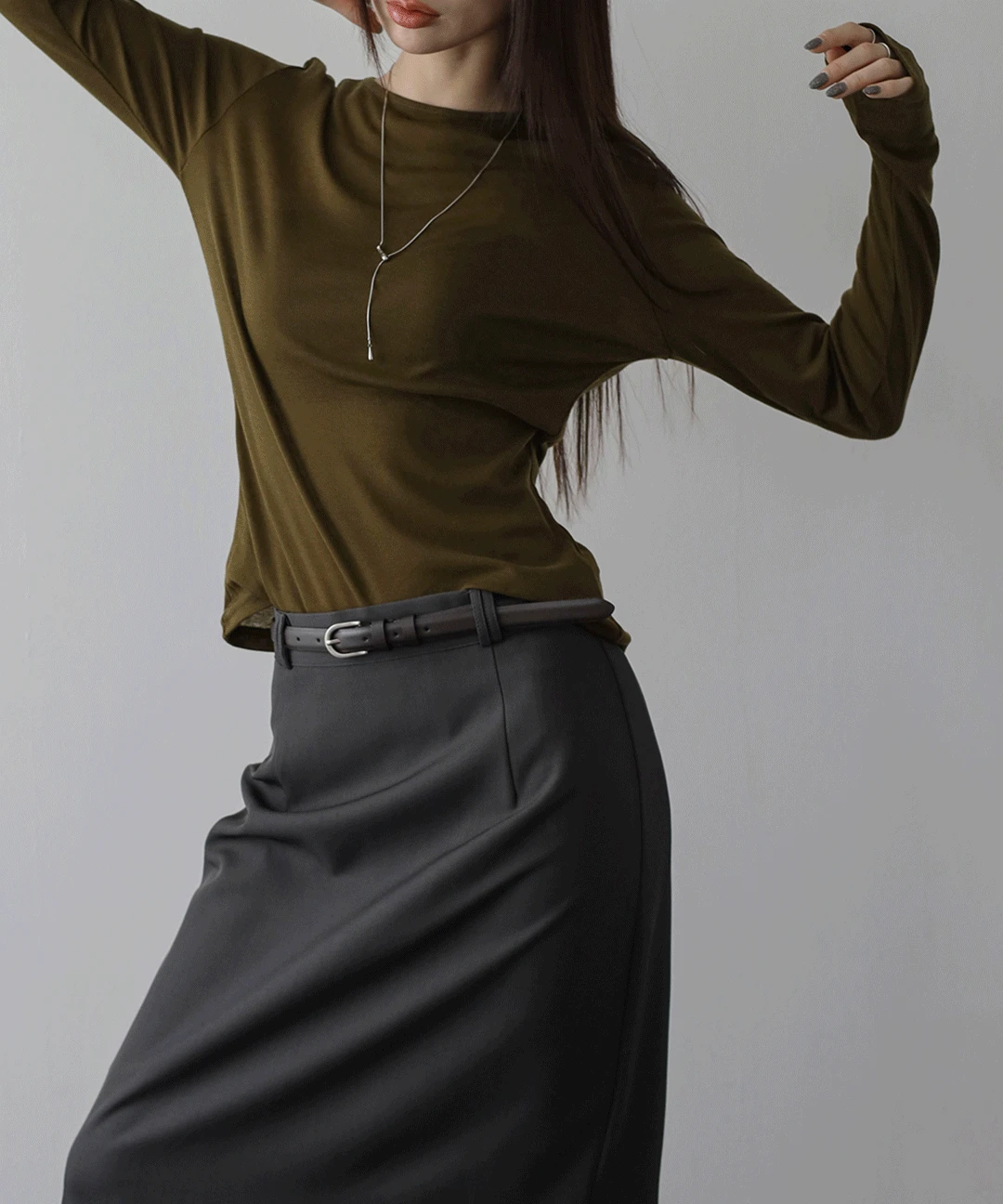 에센셜 롱 슬리브 티