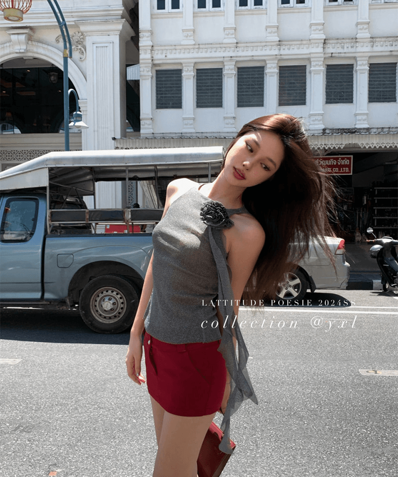 러플플라워 브로치 글리터 민소매 탑