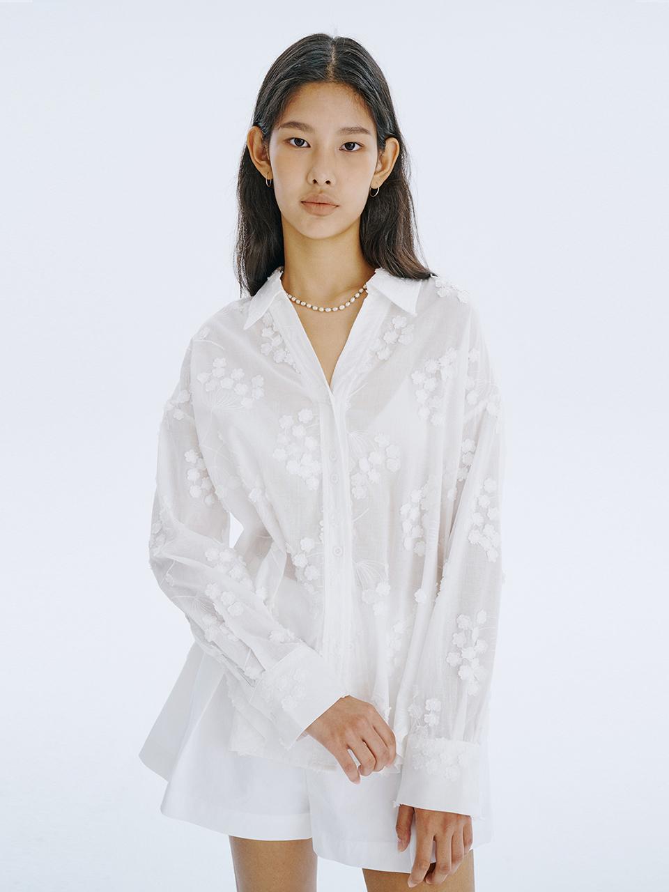 Applique Embroidery V-neck Shirts_White