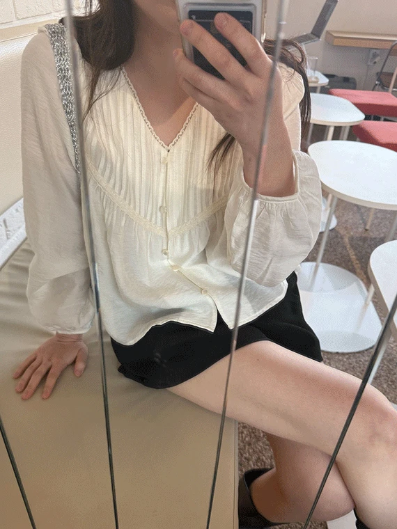 [주문폭주]로앤 핀턱 레이스 블라우스(주문후 5-7일소요)