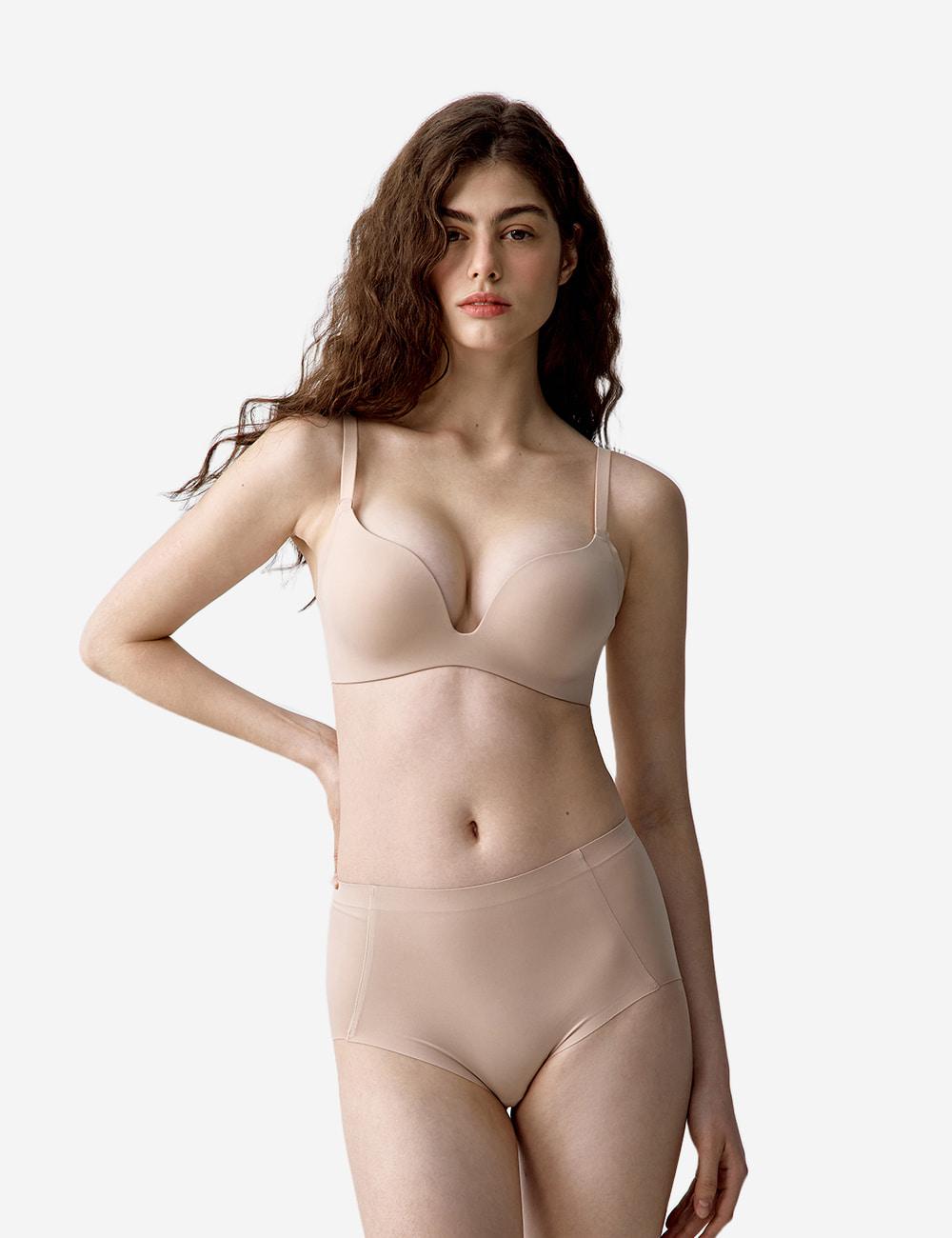 티셔츠 브라 볼륨