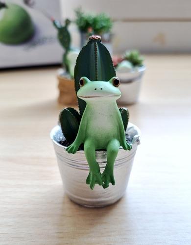 코포 Copeau  피규어-선인장과 앉은 개구리
