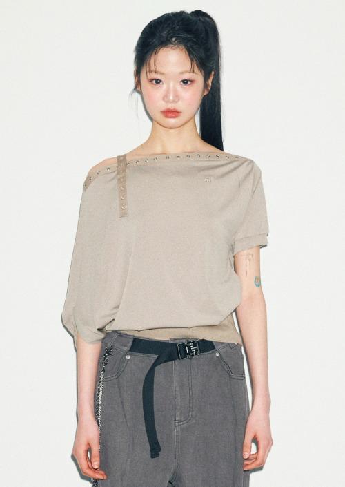 T21.00 Unbalanced boat neck short-sleeved T _ Beige