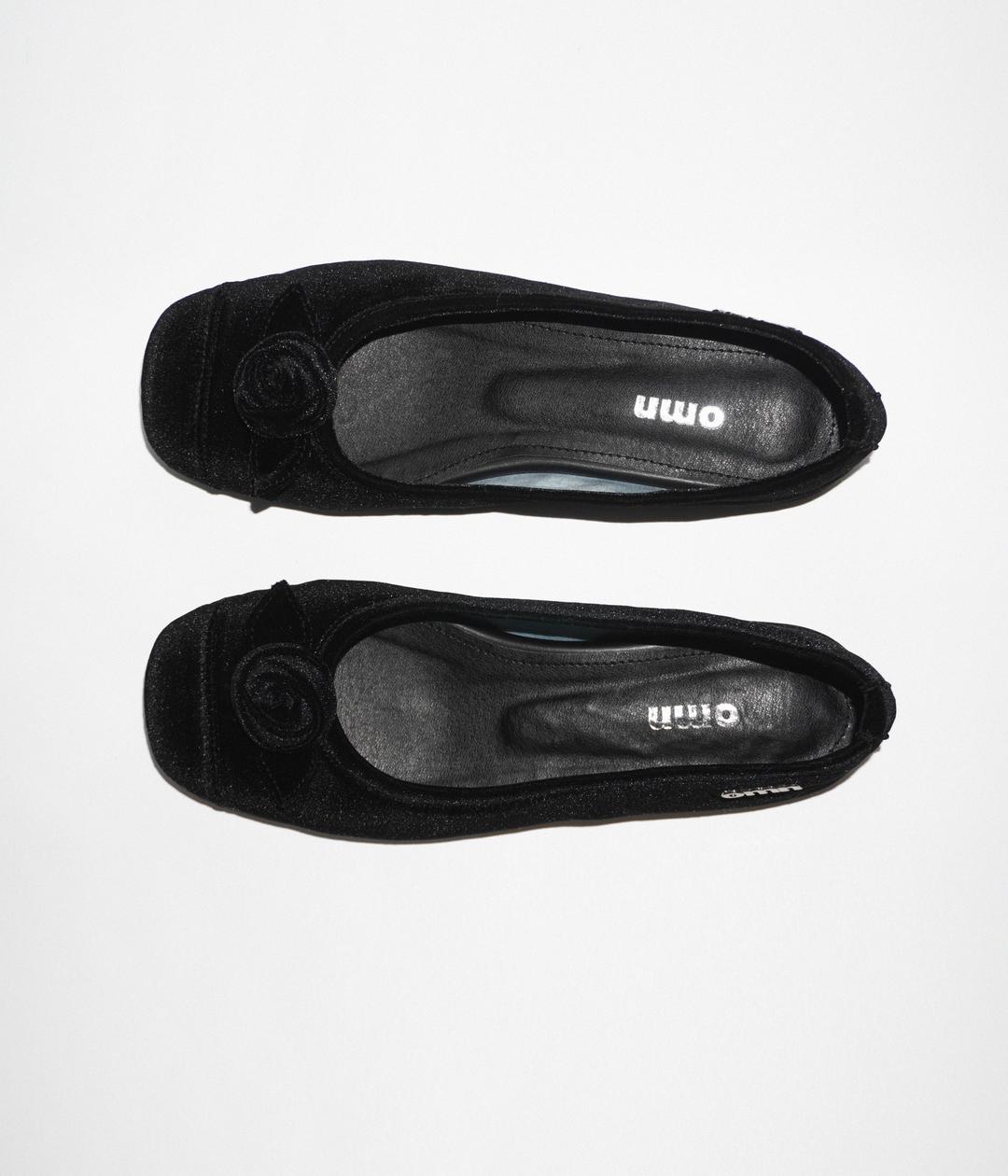 [release] omn Rose Velvet Flat Shoes _Black