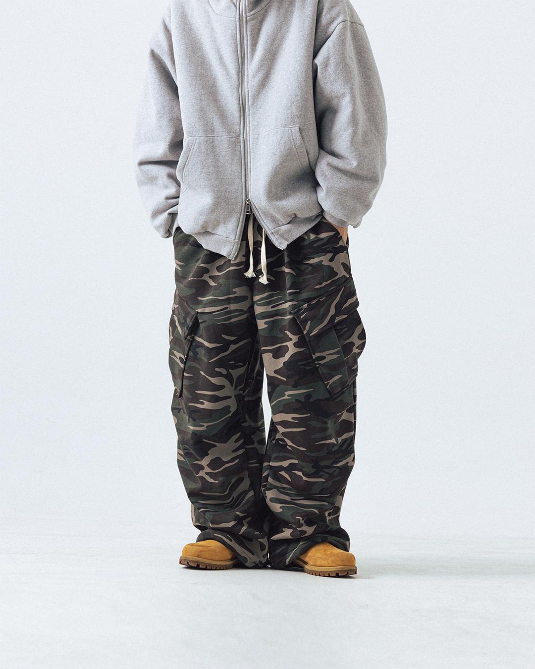 Camo Parachute Cargo Sweat Pants - Khaki