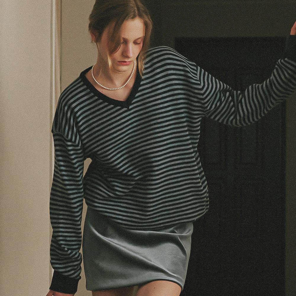 STRIPE V NECK LOOSE FIT KNIT BLUE STRIPE