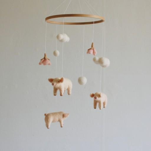 양모펠트 돼지 인형 모빌 - 봄나들이