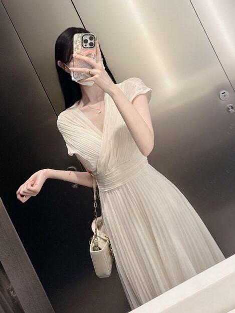 아떼 쉬폰 플리츠 롱원피스 반캡소매 브이넥 쉬폰원피스