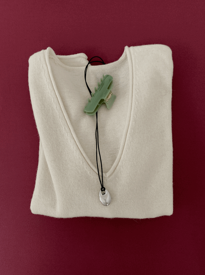 [주문폭주] 모트 딥 브이넥 울 니트