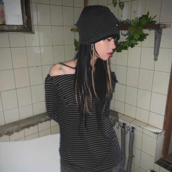 shoulder open stripe T