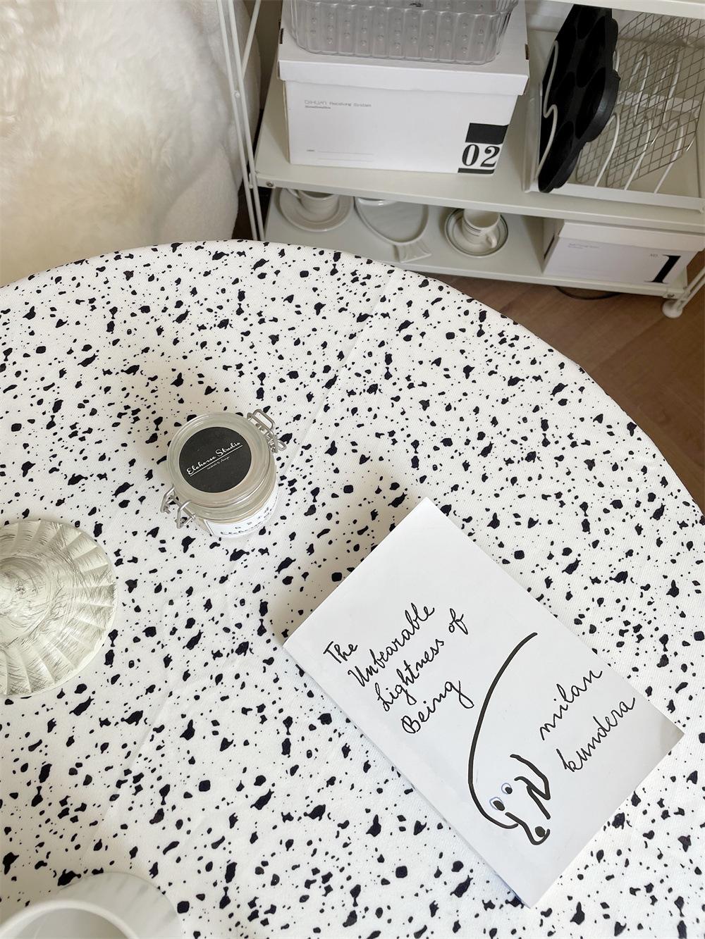 점박이 유니크한 테이블보 원형 2인 4인 식탁보 협탁보 홈카페