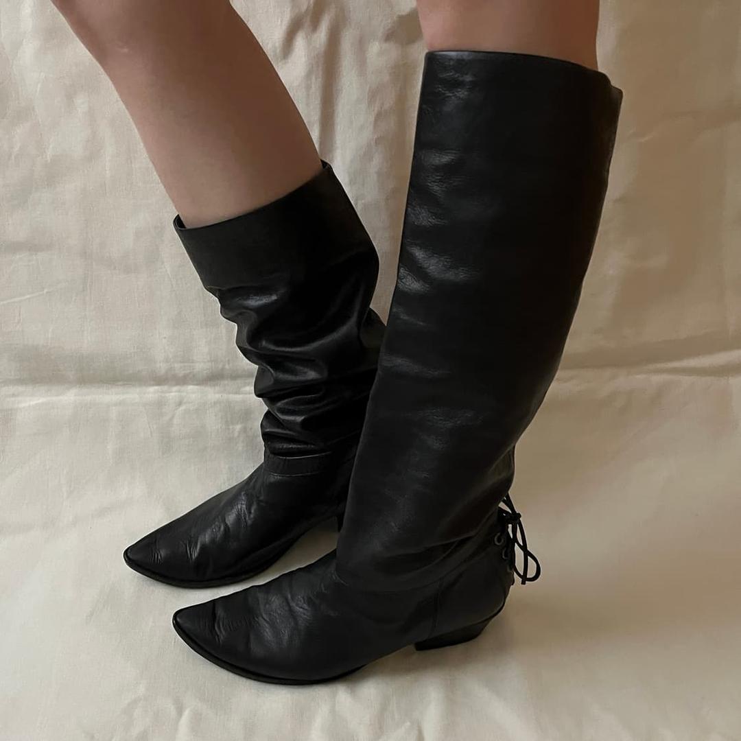 츠모리치사토 백 레이스업 슬라우치 부츠 | 후루츠패밀리