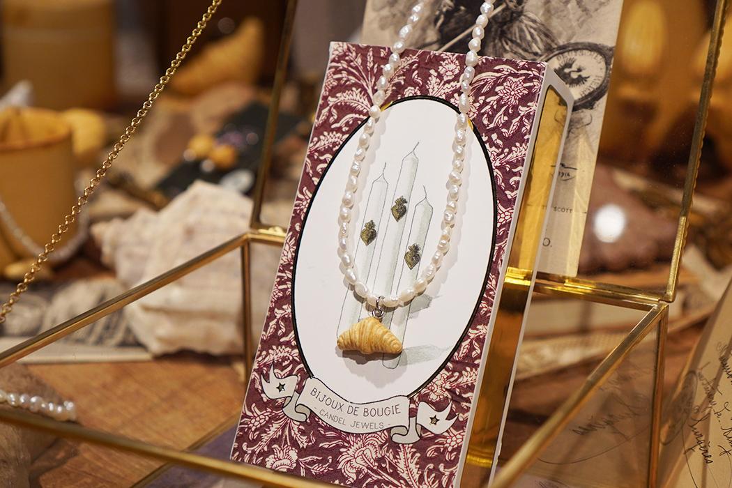 Croissant Pearl necklace