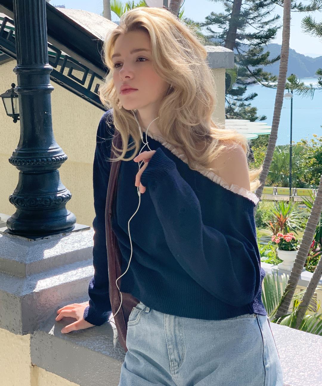 [ 프리오더 1/27 11:00am 오픈 ] Fay Lace One-Shoulder Cashmere Knit ( Navy )