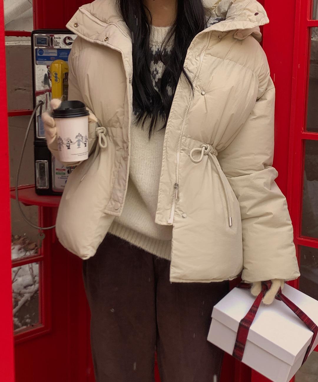 베넷트 하이넥 스트링 하프 숏 패딩 점퍼