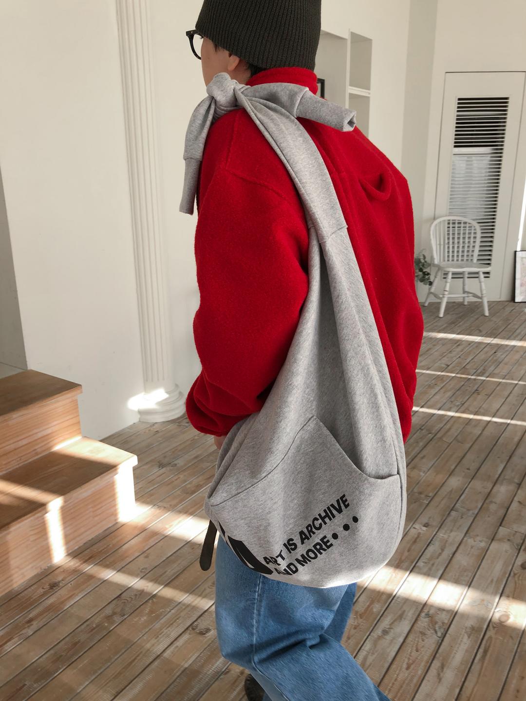 HOOD SLEEVE KNOT BAG