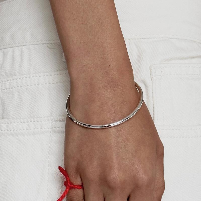 basic line bracelet