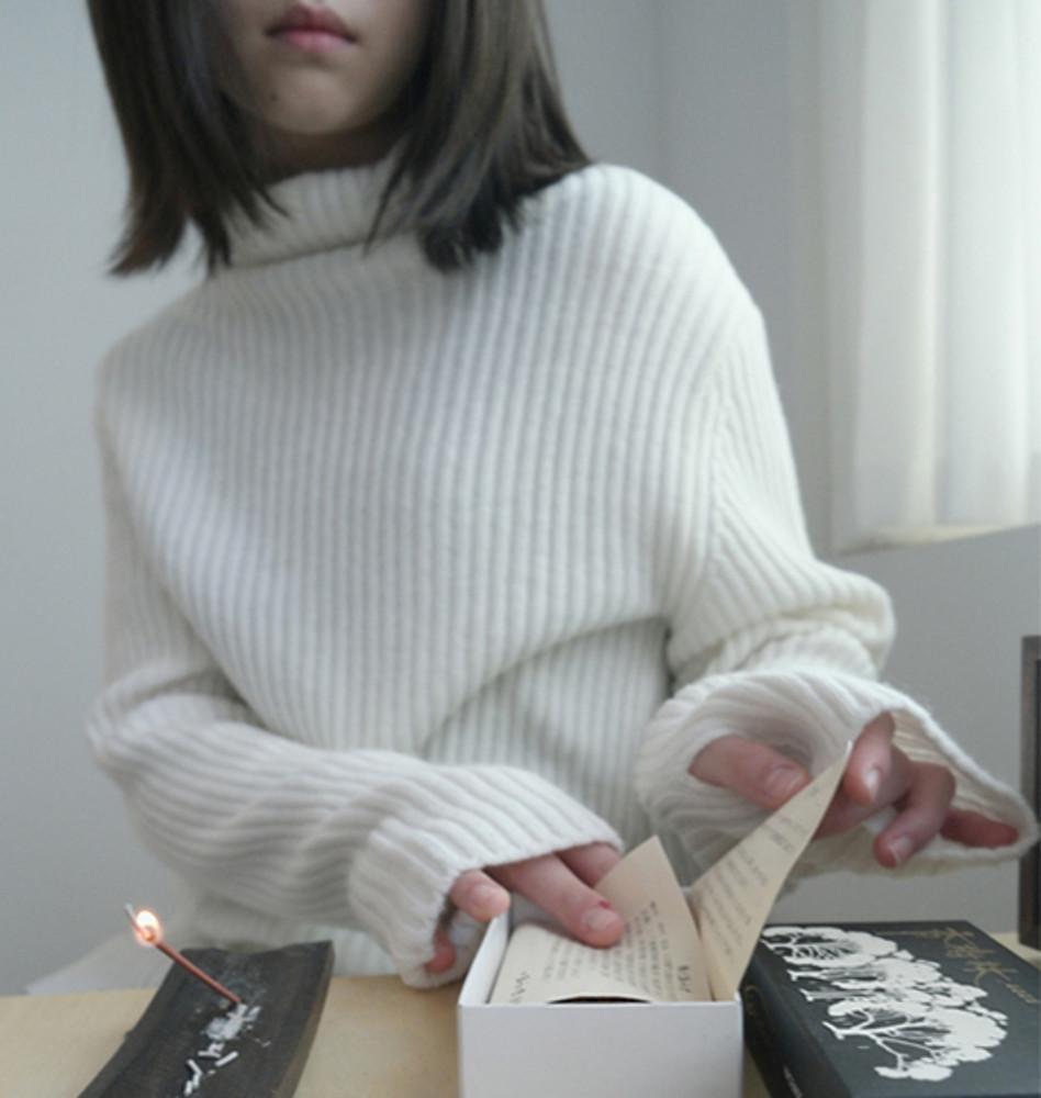 ★ [[COMMA]] 핑거 홀 골지 니트