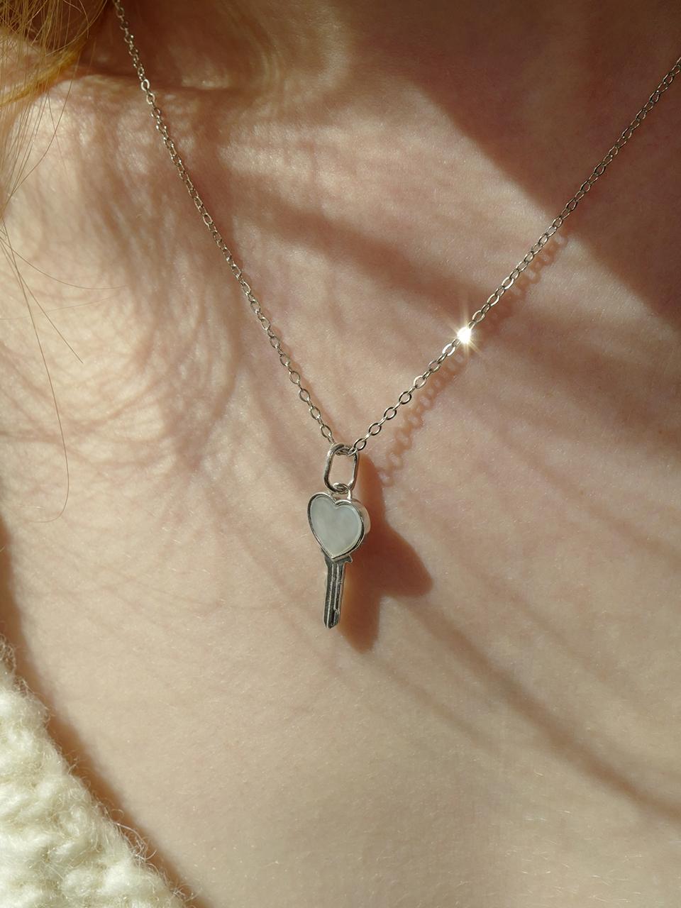 stone heart key necklace (silver)