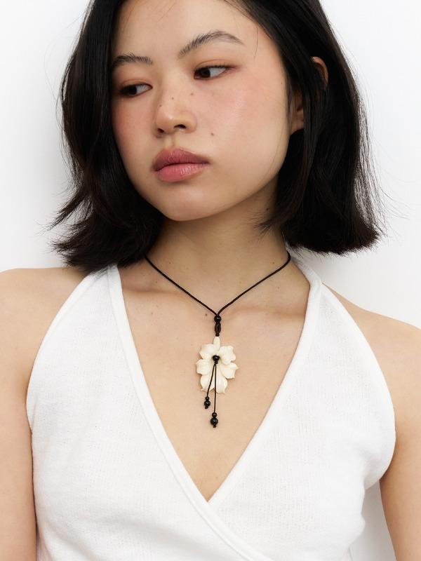 flower gemstone string necklace - ivory