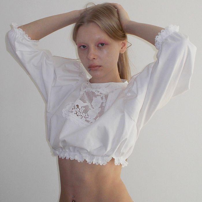 9차 lace crop motive blouse
