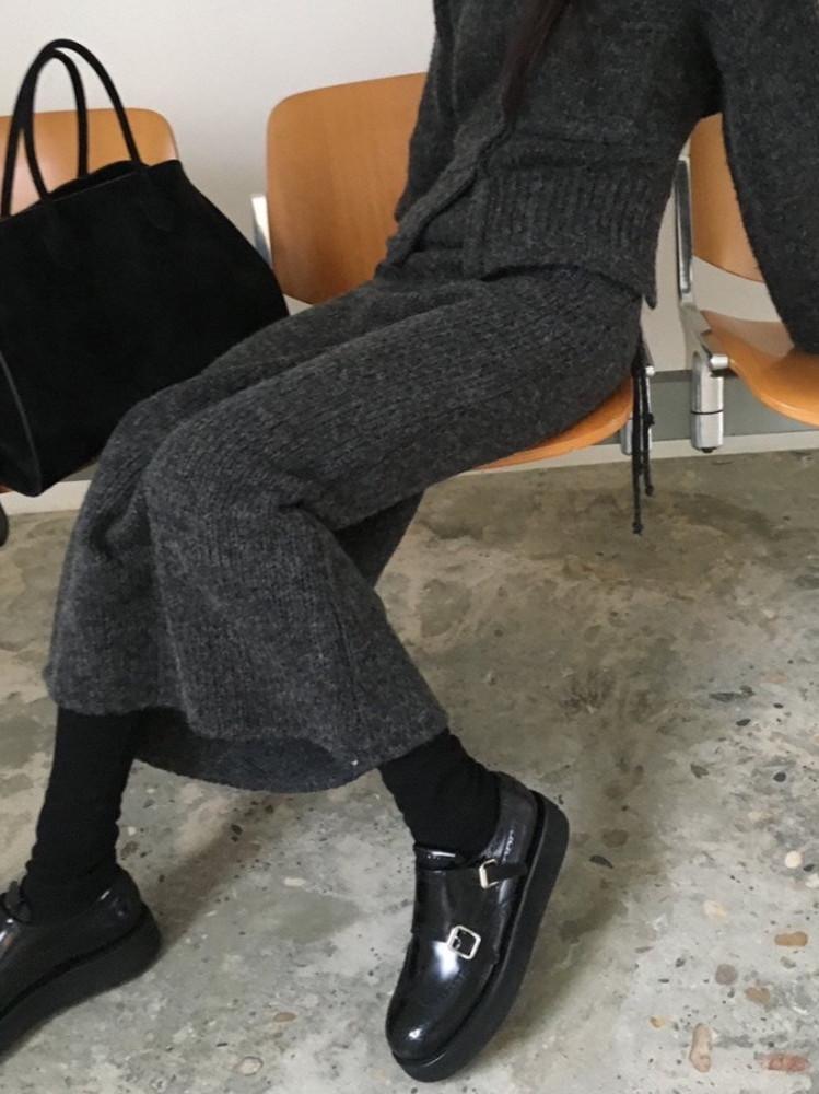 Breathe 브리드 에쿠루 스커트 니트 슬림핏 밴딩 2color