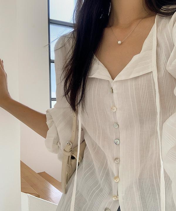 리얼코코 [단독] [하객룩🤍/made] 헤인 자개 단추 블라우스