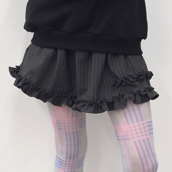 Striped Hem Ruffle Skirt [Charcoal]