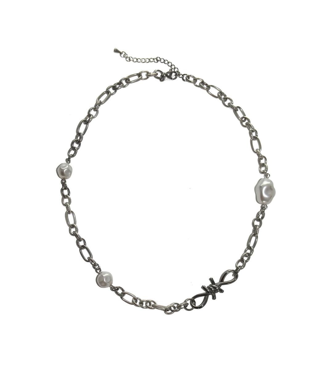 Loop pearl chain necklace