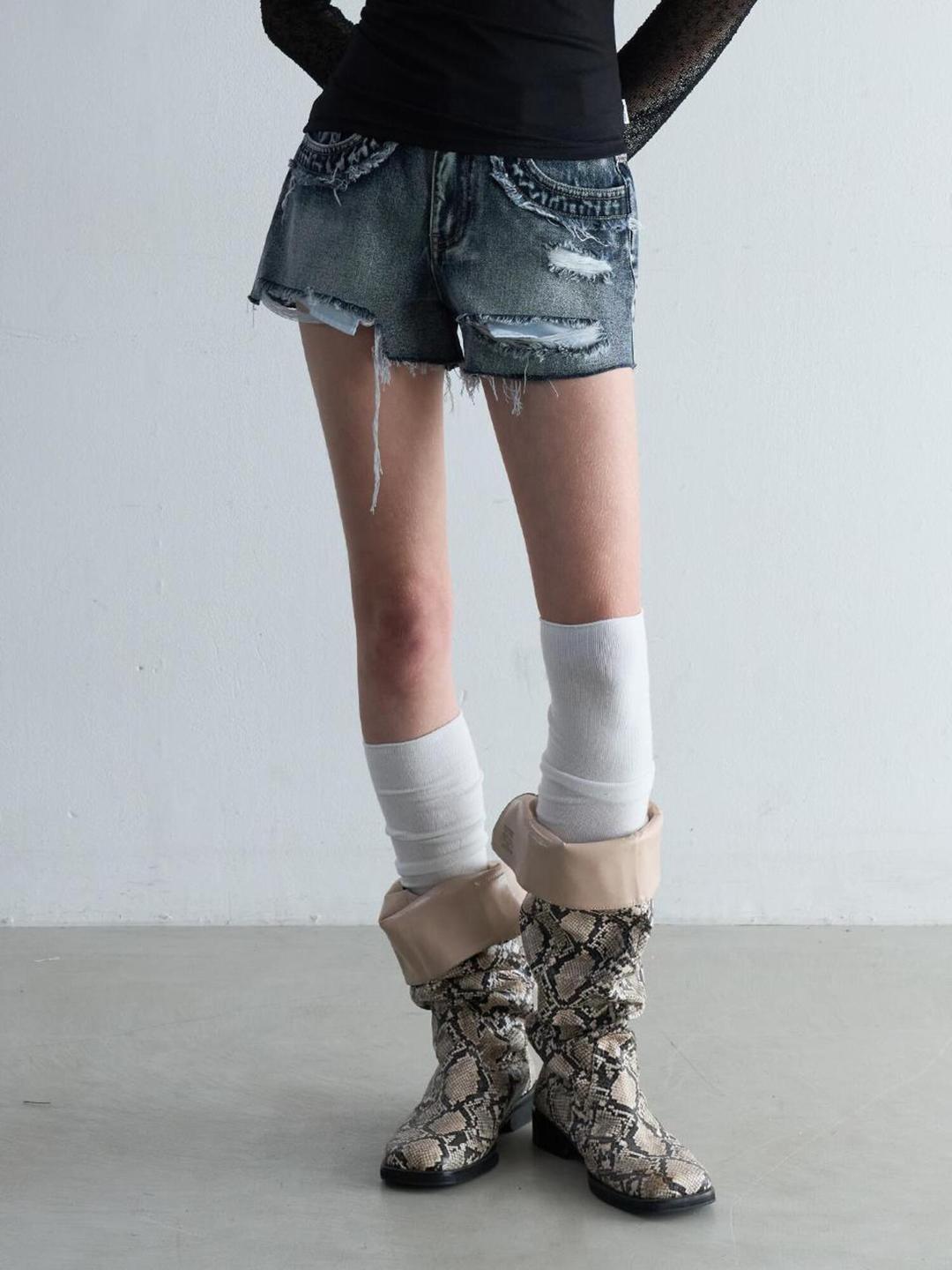 CUT-OUT FRINGE DENIM SHORTS [DEEP BLUE]