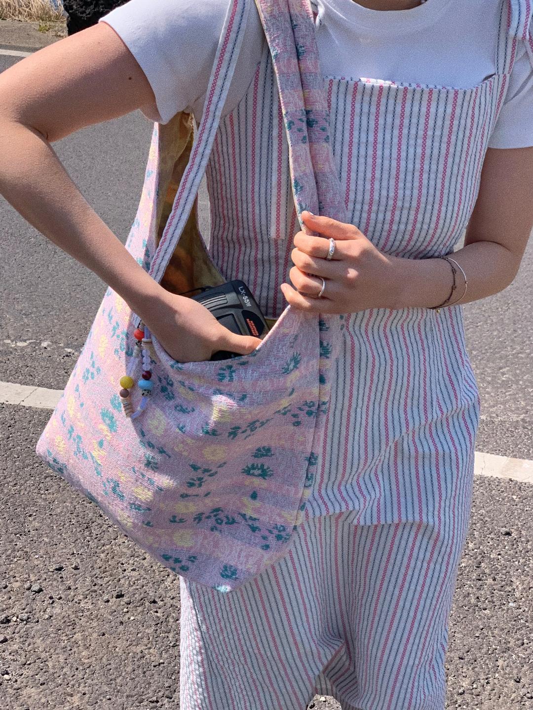 reversible monthly bag / April