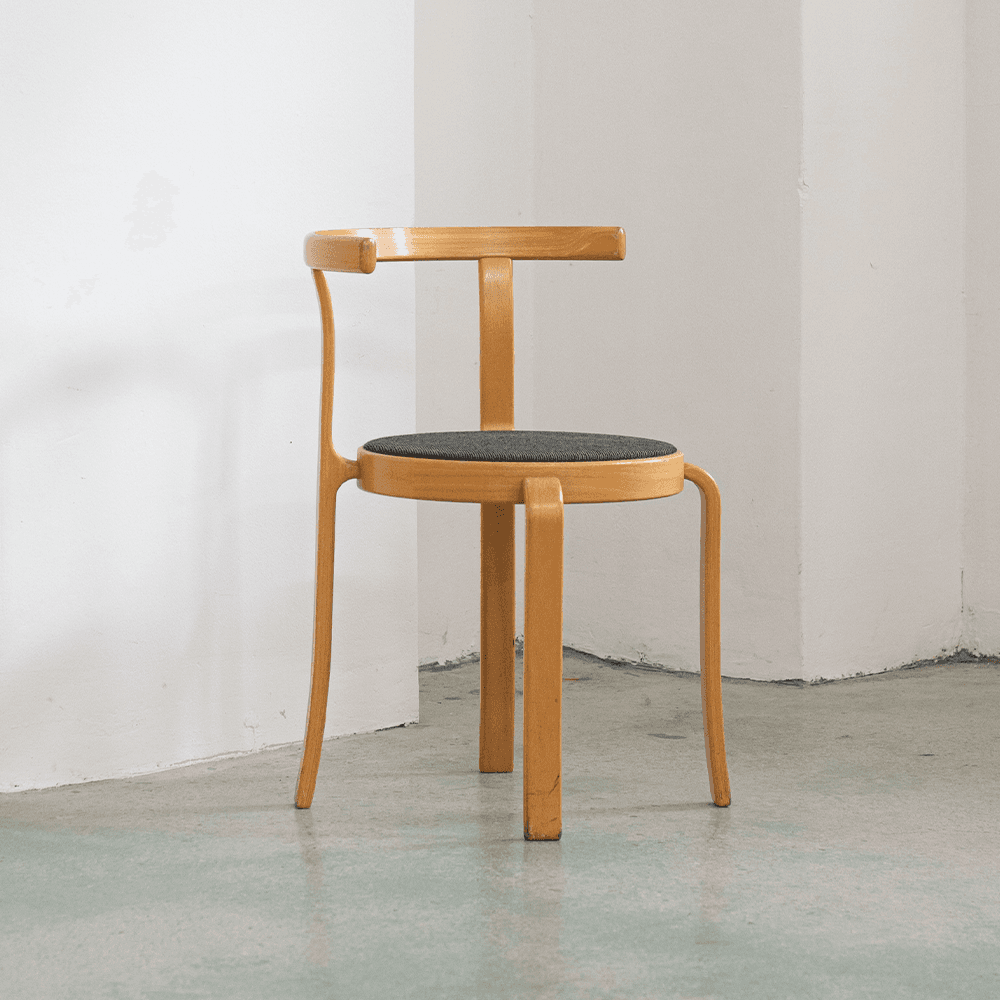 8000 Series Chair (Grey Fabric) by Rud Thygesen & Johnny Sørensen