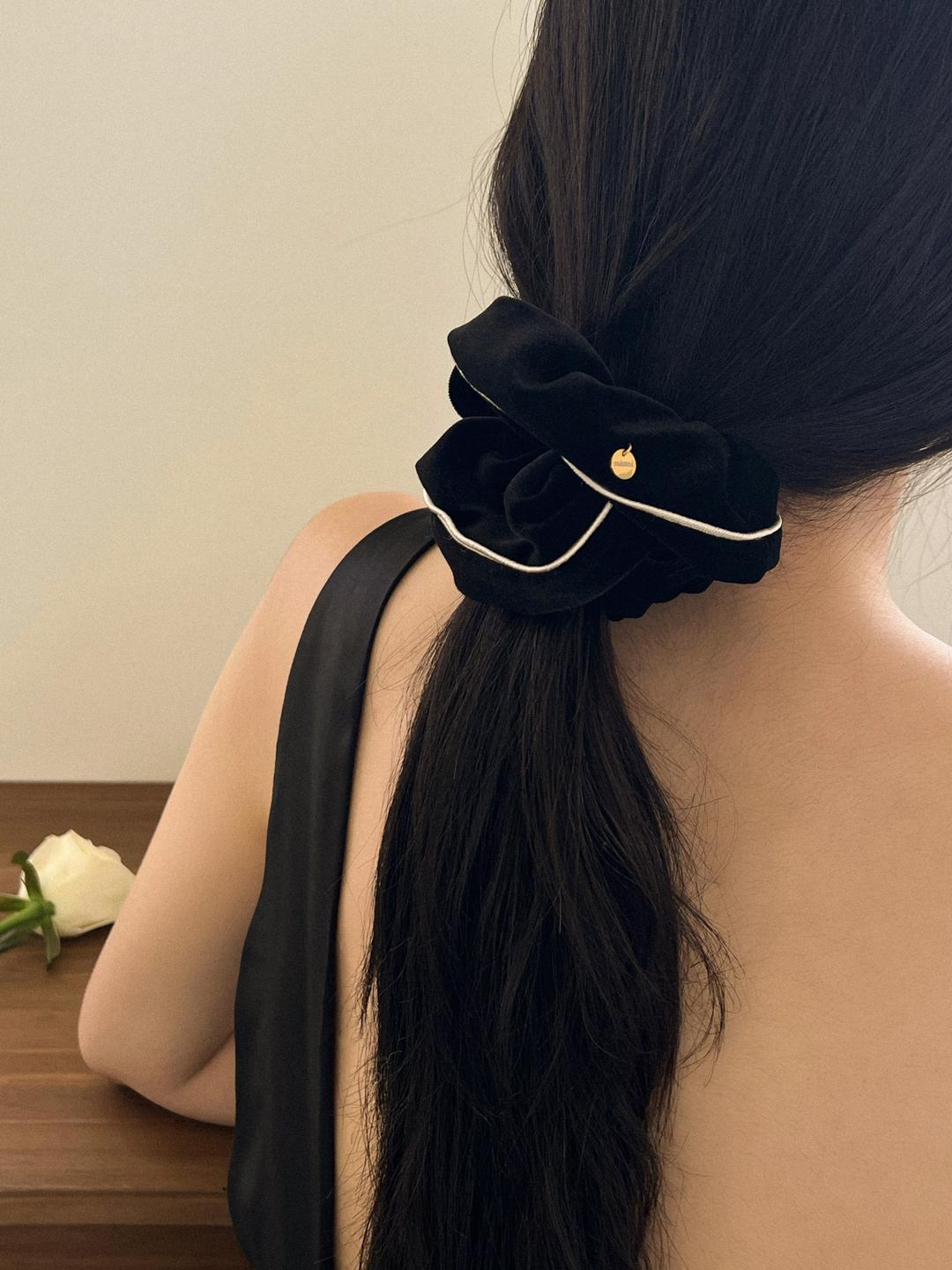 [mattoi made] Seine velvet hair scrunch (black)