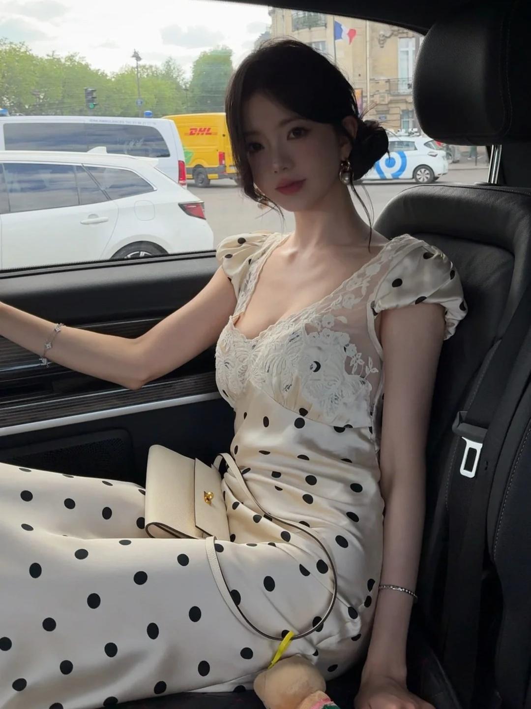 도트 백리스 퍼프 원피스