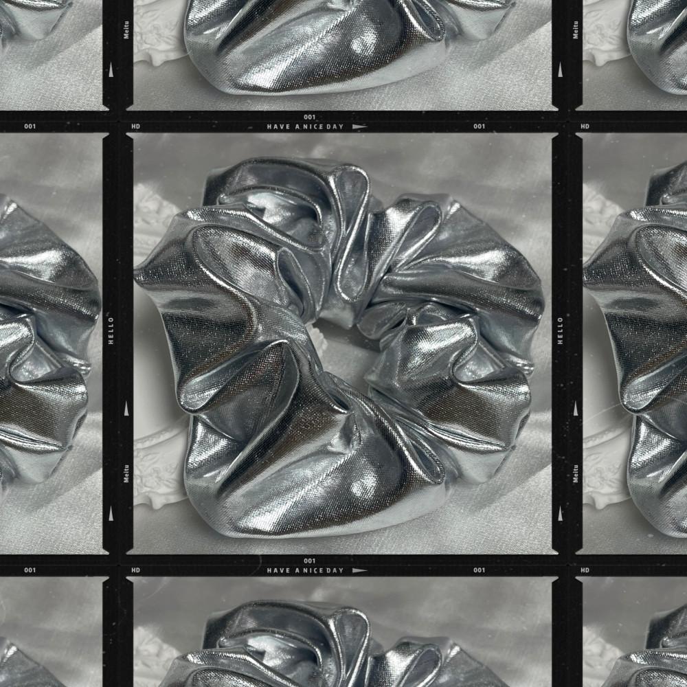 메탈릭 실버 스크런치 곱창머리끈 오김