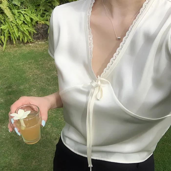 사틴 브이넥 리본 탑 ( 아이보리 )