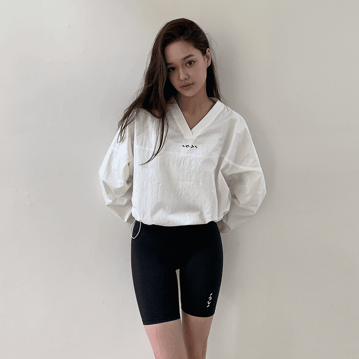 [29CM 단독] 나일론 브이넥 스웻셔츠 아이보리