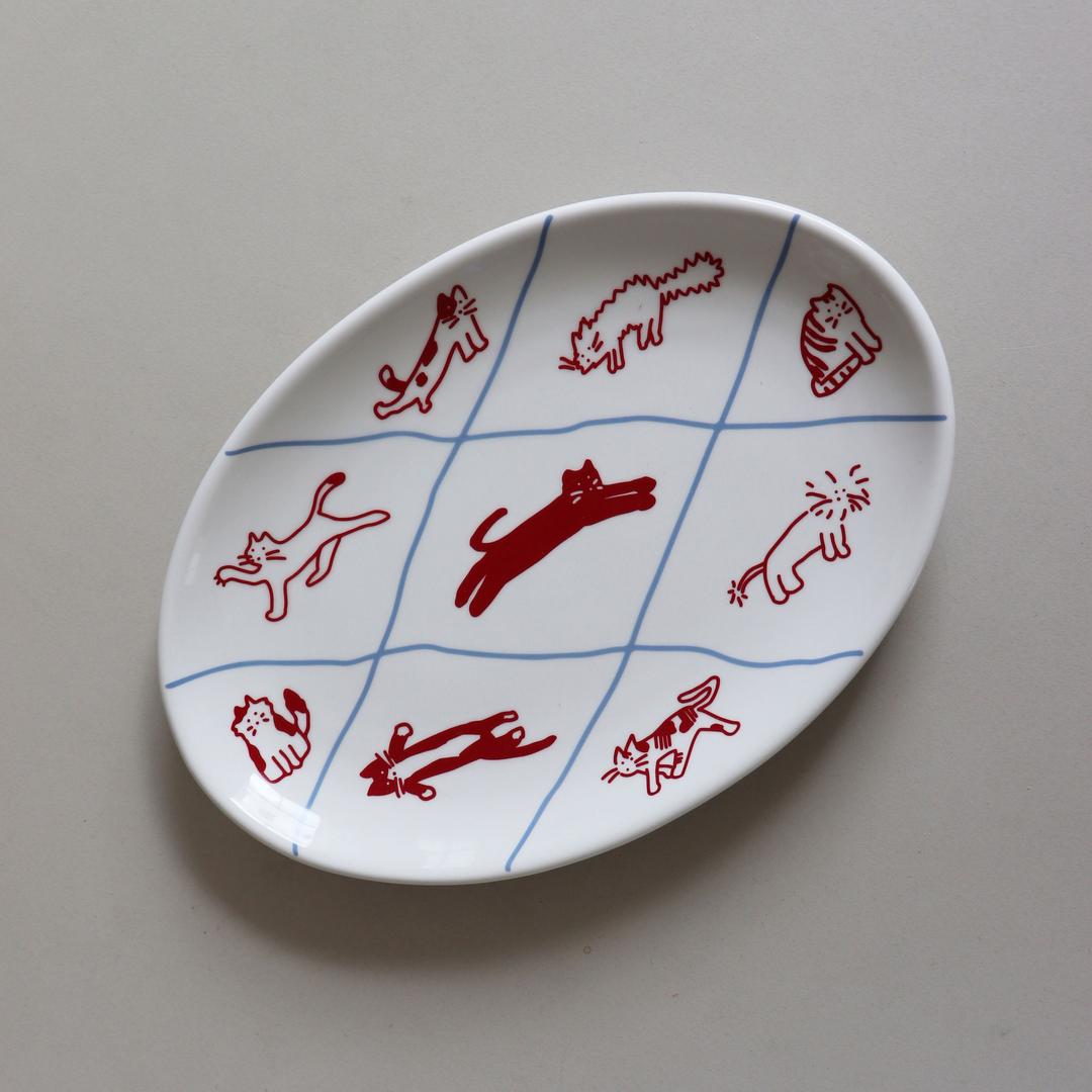 cats checked in plate 고양이 체크인