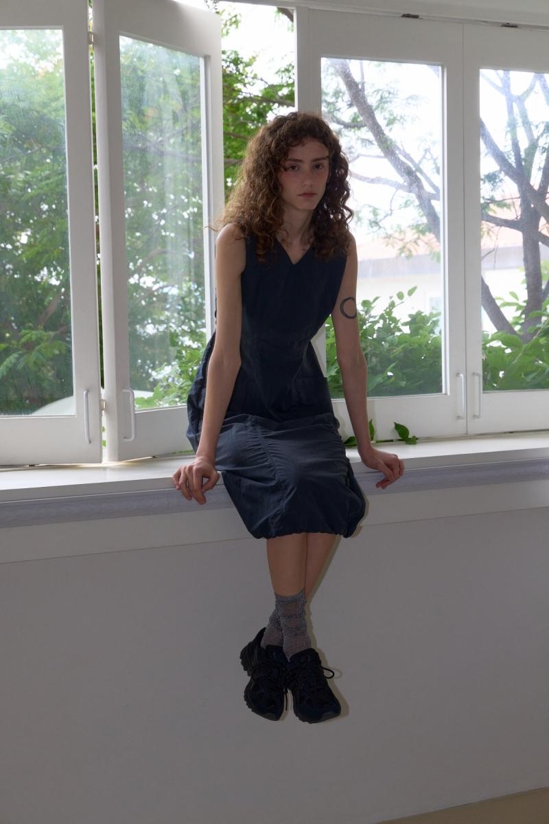 SHIRRING VOLUME MIDI DRESS DEEP NAVY