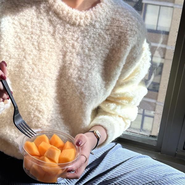 melting boucle knit (green/cream)