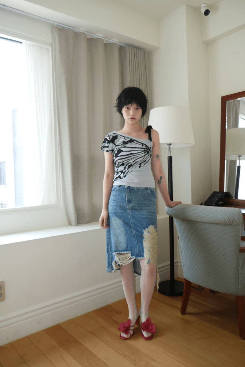 fray distressed denim skirt