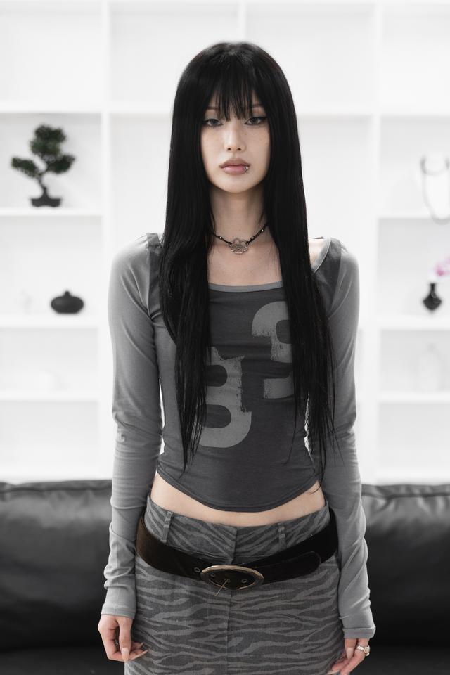 [Sepia] Back slit number T (Gray)