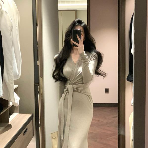 트밍 브이넥 스트랩 원피스