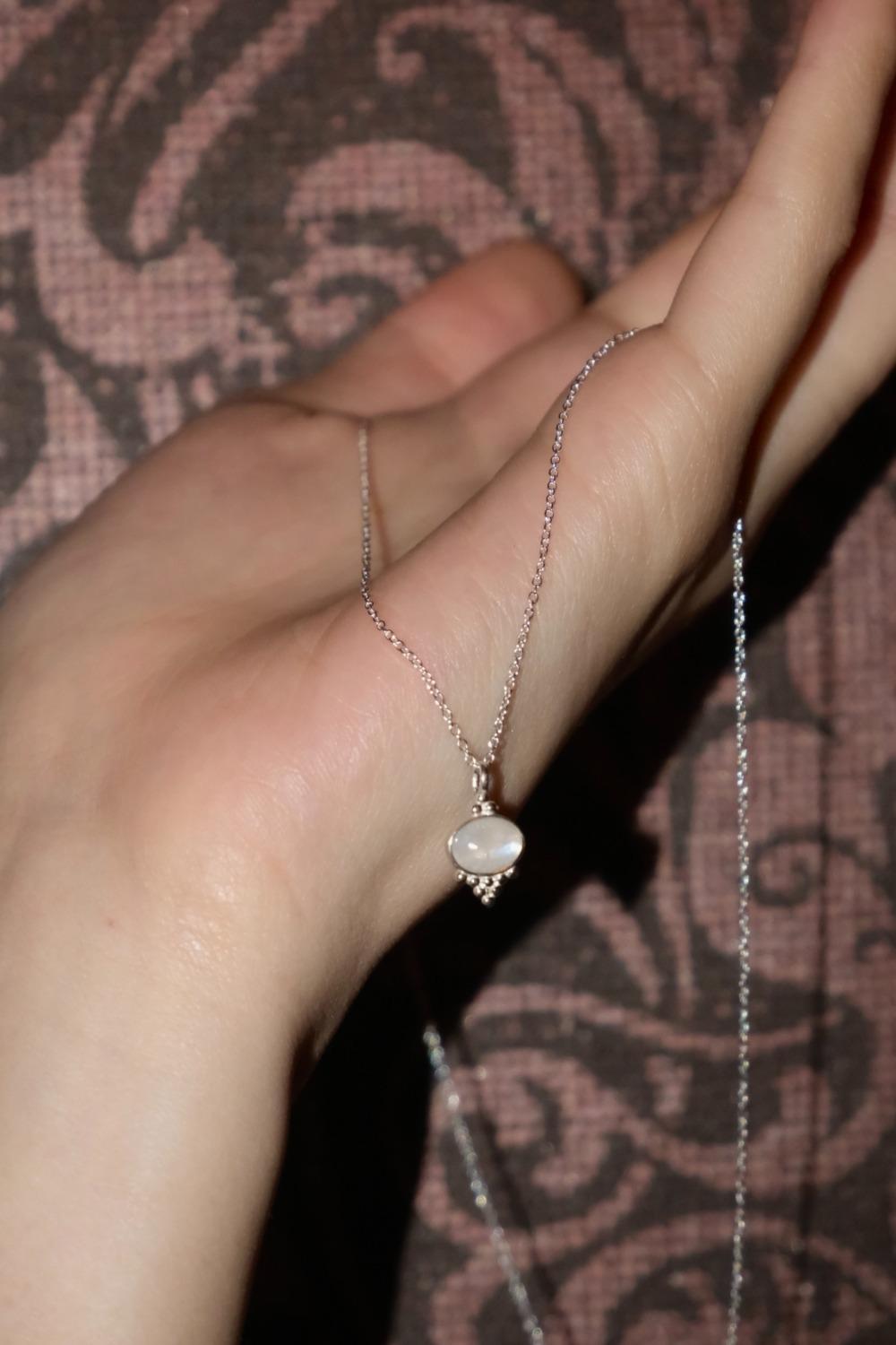 BUBBLY MOONSTONE NECKLACE