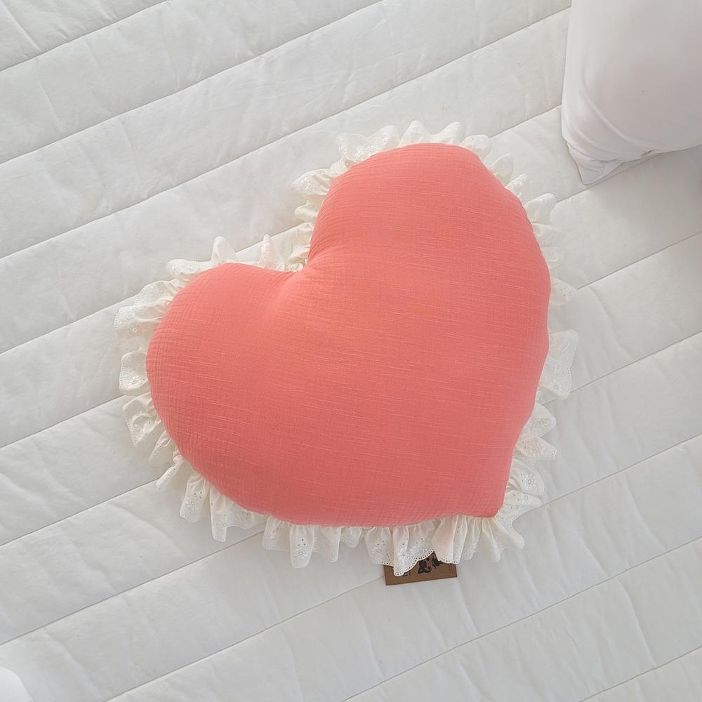 하트쿠션 프릴이 예쁜 러빈