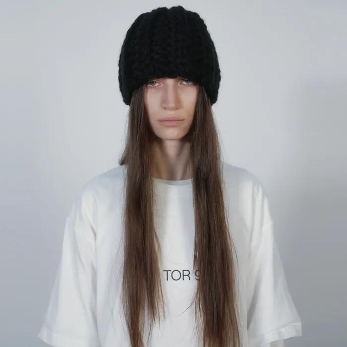 HANDMADE CHUNKY BEANIE IN BLACK