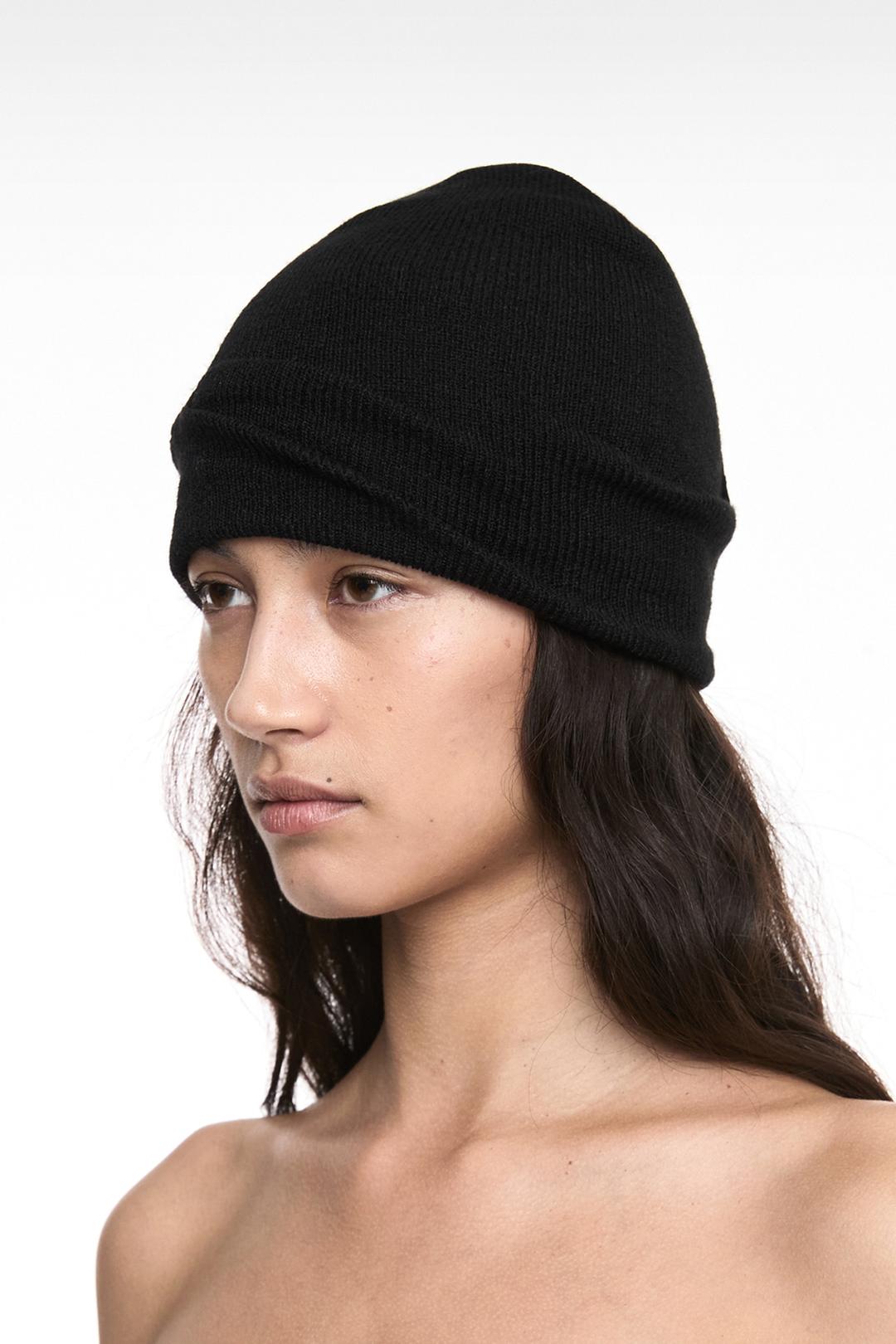 PINCHED BEANIE (UNISEX) BLACK