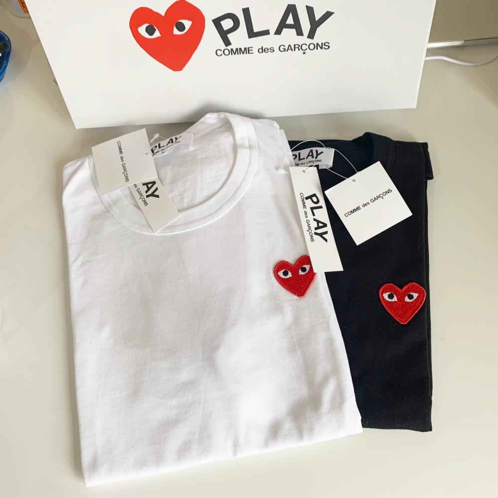 꼼데가르송 플레이 블랙 화이트 레드와펜 반팔티셔츠