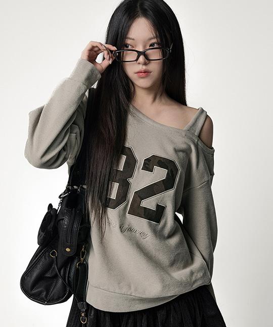 숄랫 넘버 레터링 기모 오프숄더 긴팔 맨투맨 Number Lettering Fleece Off-Shoulder Sweatshirt