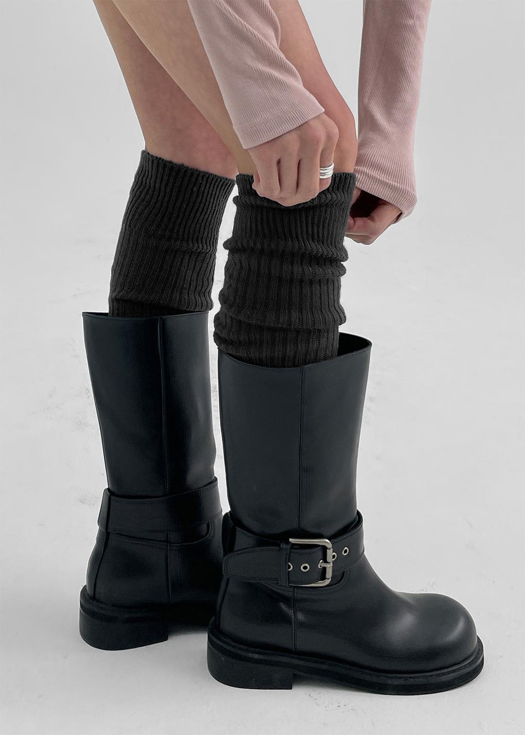 블랙업 파니르 오버 니삭스